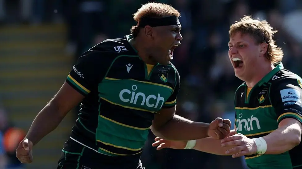 Late try sees Saints hit Saracens' play-off hopes